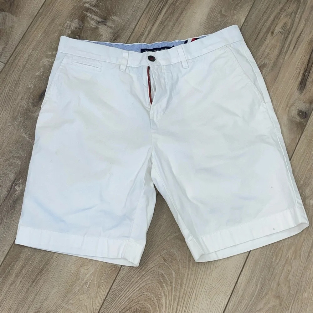 MENS NWOT WITH FLAW Tommy Hilfiger shorts